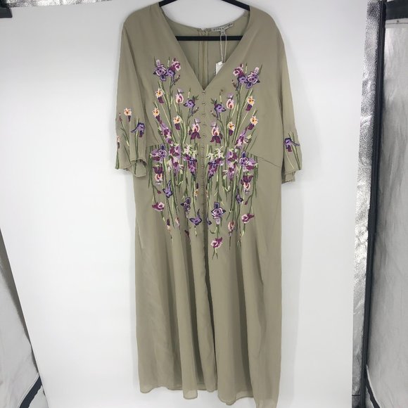 Hope & Ivy Plus Adelaide embroidered midi dress in sage green 22 **small flaw** - Picture 2 of 8